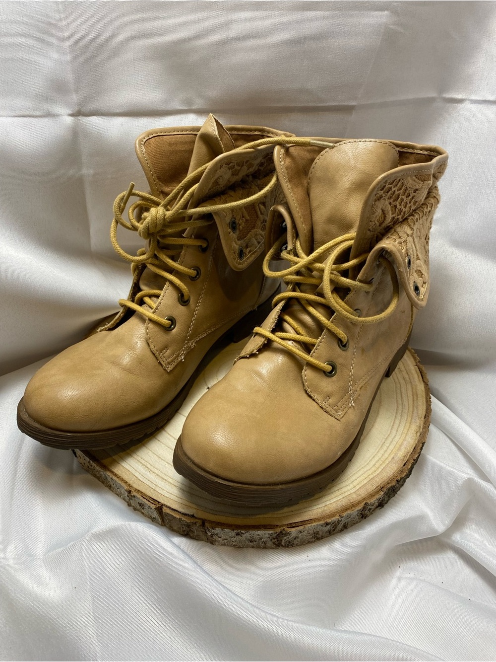 Rock & Candy Women's Tan Lace-Up Fold-Over Ankle Boots Sz-8